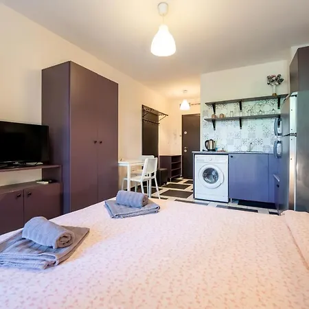 Апартаменты Spacious In The Heart Of Studentski Grad