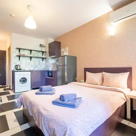 Spacious In The Heart Of Studentski Grad Апартаменты София
