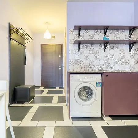 Spacious In The Heart Of Studentski Grad Апартаменты София