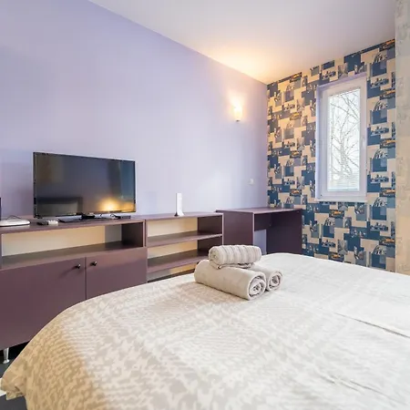 Spacious In The Heart Of Studentski Grad صوفيا