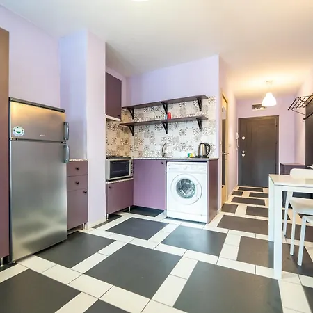 Spacious In The Heart Of Studentski Grad شقة *