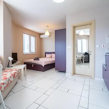 Lejlighed Spacious In The Heart Of Studentski Grad Sofia