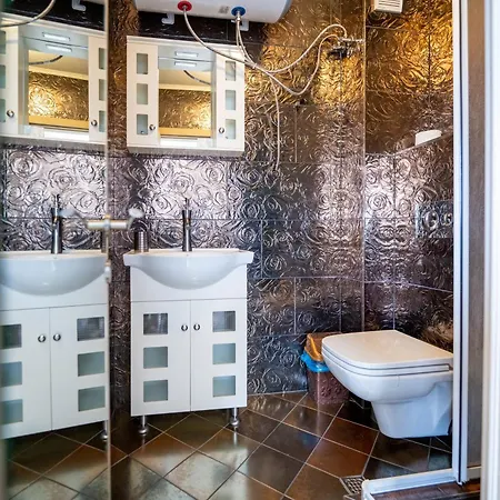 Lejlighed Spacious In The Heart Of Studentski Grad Sofia